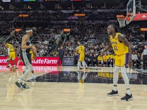 Lakers superan a Suns en emocionante remontada: Nuevo amanecer en LA