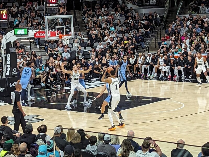 Triunfo de Grizzlies sobre Magic en inicio en casa