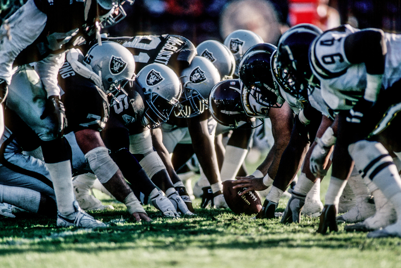 Chiefs resilientes superan a Raiders en emocionante duelo