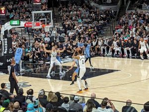 LaVine lidera remontada emocionante de Bulls sobre Grizzlies