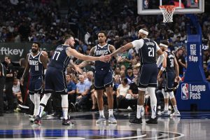 Mavs aportan profundidad en choque con Rockets