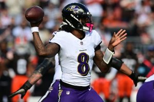 QB de Ravens, Lamar Jackson (espalda/rodilla) falta a segundo entrenamiento seguido