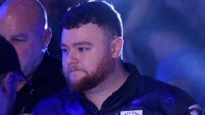 Josh Rock vence a Jonny Clayton en el Campeonato 30; Chisnall logra nueve-dardo