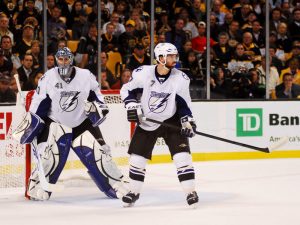 Vasilevskiy brilla con salvadas estelares mientras Lightning Strike Devils 4-0