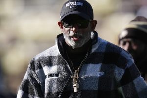 Deion Sanders rechaza los rumores de abandonar Colorado