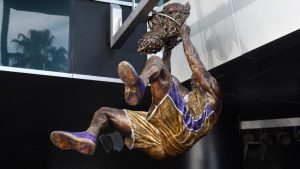Los Angeles Lakers confirman para quién será la próxima estatua en su estadio | Wearing News Spain