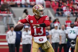 Restringido nuevamente, el mariscal de campo de los 49ers, Brock Purdy, está tranquilo luchando contra el dolor en el hombro