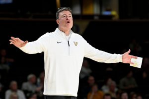 Tyler Nickel guía a Vanderbilt más allá de Seton Hall hacia Charleston Ultimate