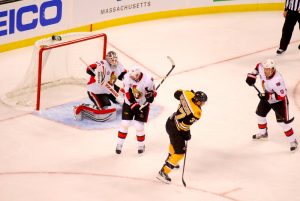Los Caballeros Dorados vencen a los senadores en una emocionante escaramuza, con la actuación estelar de Samsonov en la Serie A