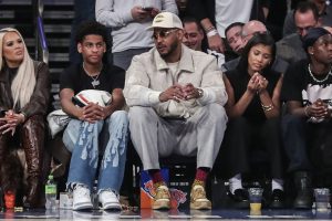 “¿Viste que hay estrés en Clyde Frazier?” – Carmelo Anthony destaca la brecha de expectativas entre él y Kiyan Anthony en Syracuse