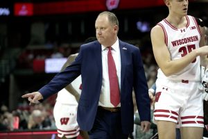 John Tonje cae 33 y lidera al No. 19 Wisconsin más allá de Pitt en Greenbrier