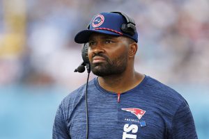 Los fanáticos de la NFL exigen que el frágil Patriot, con 54 colecciones, cambie al HC Jerod Mayo: “Repararán este error”