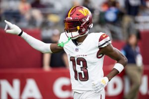 Los comandantes lanzan el CB de primera ronda a la antigua usanza Emmanuel Forbes