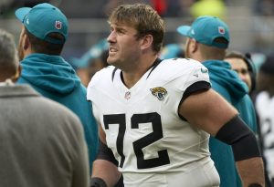 El LT Walker Minute de los Jaguars acuerda una extensión de contrato