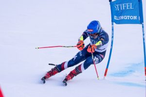 Mikaela Shiffrin sufre dolor por pinchazo en el abdomen y traumatismo por atomización