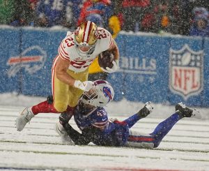 49ers RB Christian McCaffrey (rodilla) potencialmente fuera para la temporada