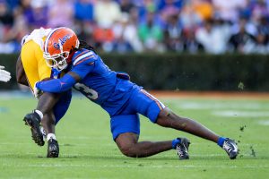 ¿Qué pasó con Aaron Gates? Explorando la salida de Gators DB al vestuario contra Ole Omit