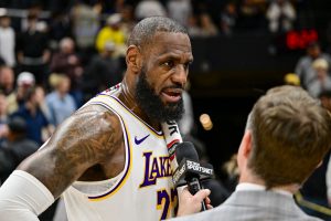 “LeBron estará en quiebra en 10 años”: los fanáticos de la NBA comentan que la empresa de medios de LeBron James supuestamente perdió $ 28 millones en los últimos doce meses.