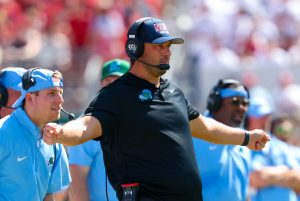 Tulane extiende el contrato del entrenador en jefe Jon Sumrall
