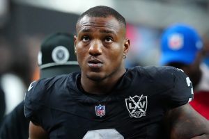 Los Raiders colocan al RB Zamir White en IR; agregar al QB Carter Bradley a la lista