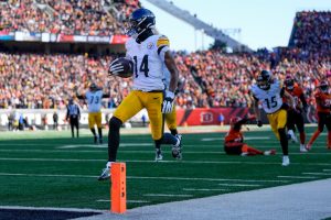 El WR de los Steelers, George Pickens, está ‘dudoso’ contra los Eagles