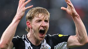 Anthony Gordon habla sobre la celebración de su cumpleaños en el Liverpool, su amor por Newcastle y su deseo de ganar un trofeo.