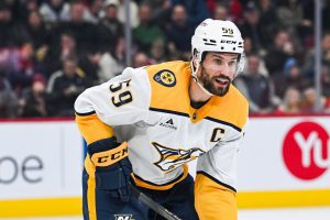 Predators D Roman Josi (parte inferior del cuerpo) fuera contra Stars