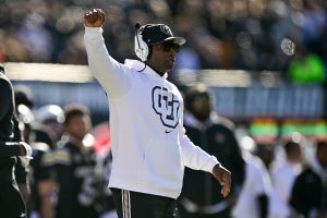“Colorado realmente pensó que lo tenían”: los fanáticos de CFB se burlan del Colorado de Coach High mientras el cuatro famoso LB Nathaniel Owusu-Boateng elige Michigan