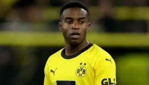 La edad de Youssoufa Moukoko está en disputa ya que el presunto padre afirma que es mayor de lo que se informa