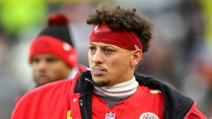 Patrick Mahomes: Consternación dolorosa para el mariscal de campo de los Kansas City Chiefs en la atrapada sobre los Cleveland Browns