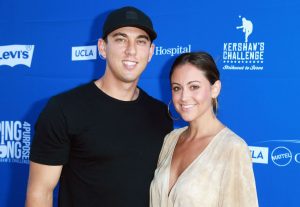 “Honest” – Corey Seager, Will Smith, las esposas de Tommy Edman y más reaccionan cuando Austin Barnes y su compañera Nicole pasan momentos preciados con su hijo Royce.