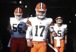 Título de los Browns Dorian Thompson-Robinson QB titular