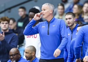 SMU probará el éxito de principios de temporada en el duelo de ACC en Boston College