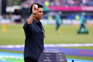 [Mirada] Sachin Tendulkar comparte un video de una mujer con un movimiento de bolos similar al de un marcapasos importante de la antigua India