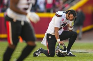 Texanos golpeados y Ravens de alto vuelo chocan en Navidad