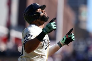 ¿Tercera vez la vencida? 1B Carlos Santana inspira con Guardianes