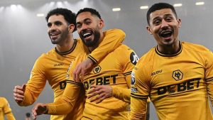 Wolves 2-0 Man Utd: Matheus Cunha anota desde un córner y Bruno Fernandes es expulsado en Molineux