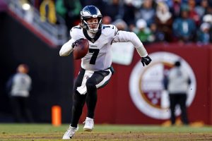 El mariscal de campo de los Eagles, Kenny Pickett, espera estar “listo para jugar” contra los Cowboys