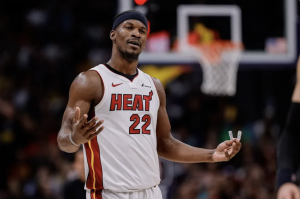 Pat Riley y Miami Heat juegan formalmente con Jimmy Butler