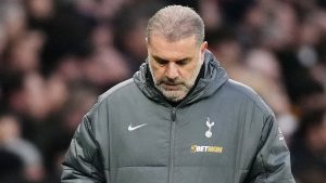 El jefe del Tottenham, Ange Postecoglou, acepta la responsabilidad y está “doliendo inmensamente” por la actual hundimiento de los Spurs