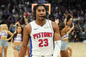 Pistons G Jaden Ivey se fracturó el peroné