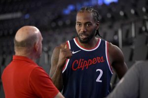 Kawhi Leonard de los Clippers en línea para debutar en la temporada contra los Hawks