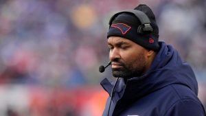 Jerod Mayo: Los Novel England Patriots despiden al entrenador en jefe una temporada después de cambiar a Bill Belichick