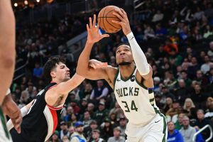 Los Bucks buscan descubrir su yo mayor en consulta con los Raptors