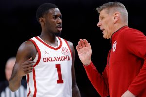 El No. 17 Oklahoma desea atacar el vidrio contra el No. 10 Texas A&M