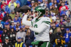 “Ya no, Aaron Rodgers está lavado”: los fanáticos de los Steelers reaccionan mientras Russell Wilson y Justin Fields componen el empate para el QB de los Jets en valientes predicciones