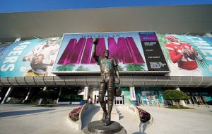 Enorme apostador de tazón; Divertidos accesorios que no son de Soccer para el enorme deporte: los soportes de actividades deportivas