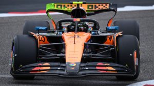 F1 intento: Lando Norris más rápido para McLaren el primer día en Bahrein, ya que Lewis Hamilton hace un debut de Ferrari completo