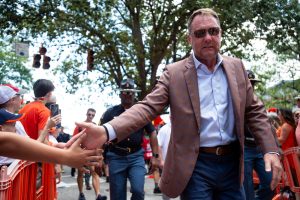 El entrenador de Auburn Hugh congele luchando con cáncer de próstata en etapa temprana