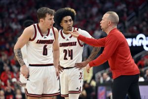 No. 19 Louisville intenta proceder contra la lucha Pitt